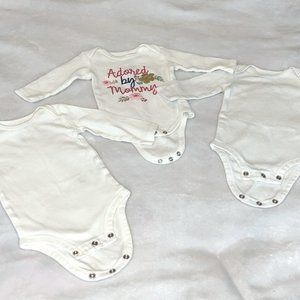 3 Onesies 2 Plain and 1 With A Decorative Design For Mom 3 - 6 Months